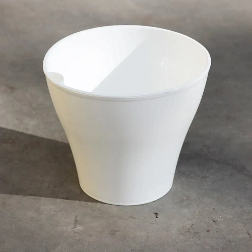 Кашпо для цветов пластиковое 1л d-14см "Афина" со вставкой белый